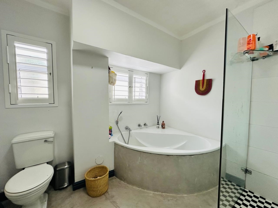 3 Bedroom Property for Sale in Sea Point Western Cape